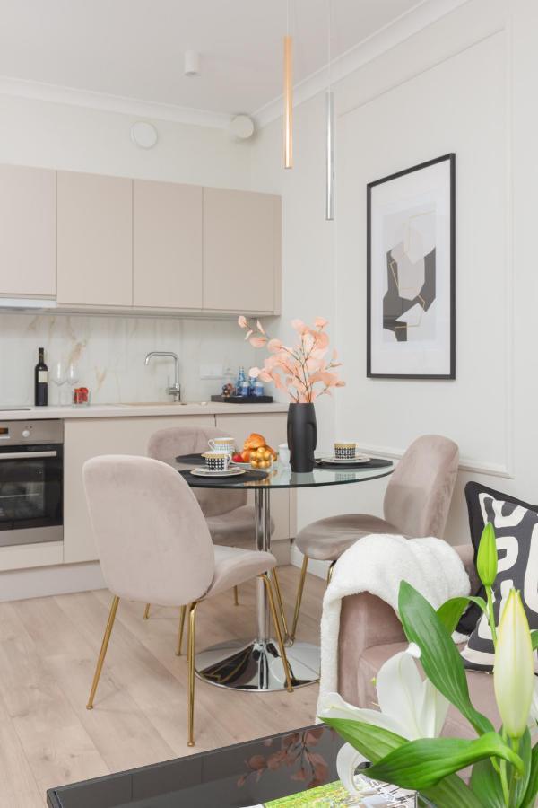 Mennica By Renters Prestige Leilighet